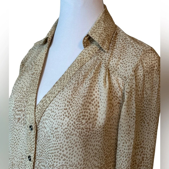 HAVE Animal Print V-neck Blouse with Roll-Tab Sleeves - Picture 2 of 6
